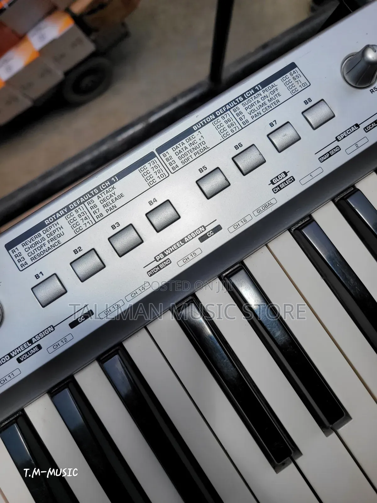 Behringer Umx61 Midi Keyboard
