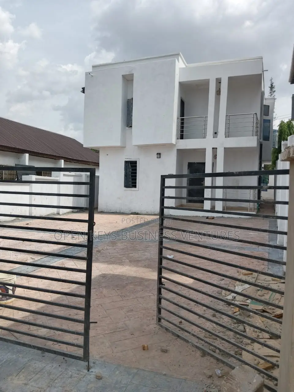 4bdrm Duplex in Adeyi, Old Bodija for sale