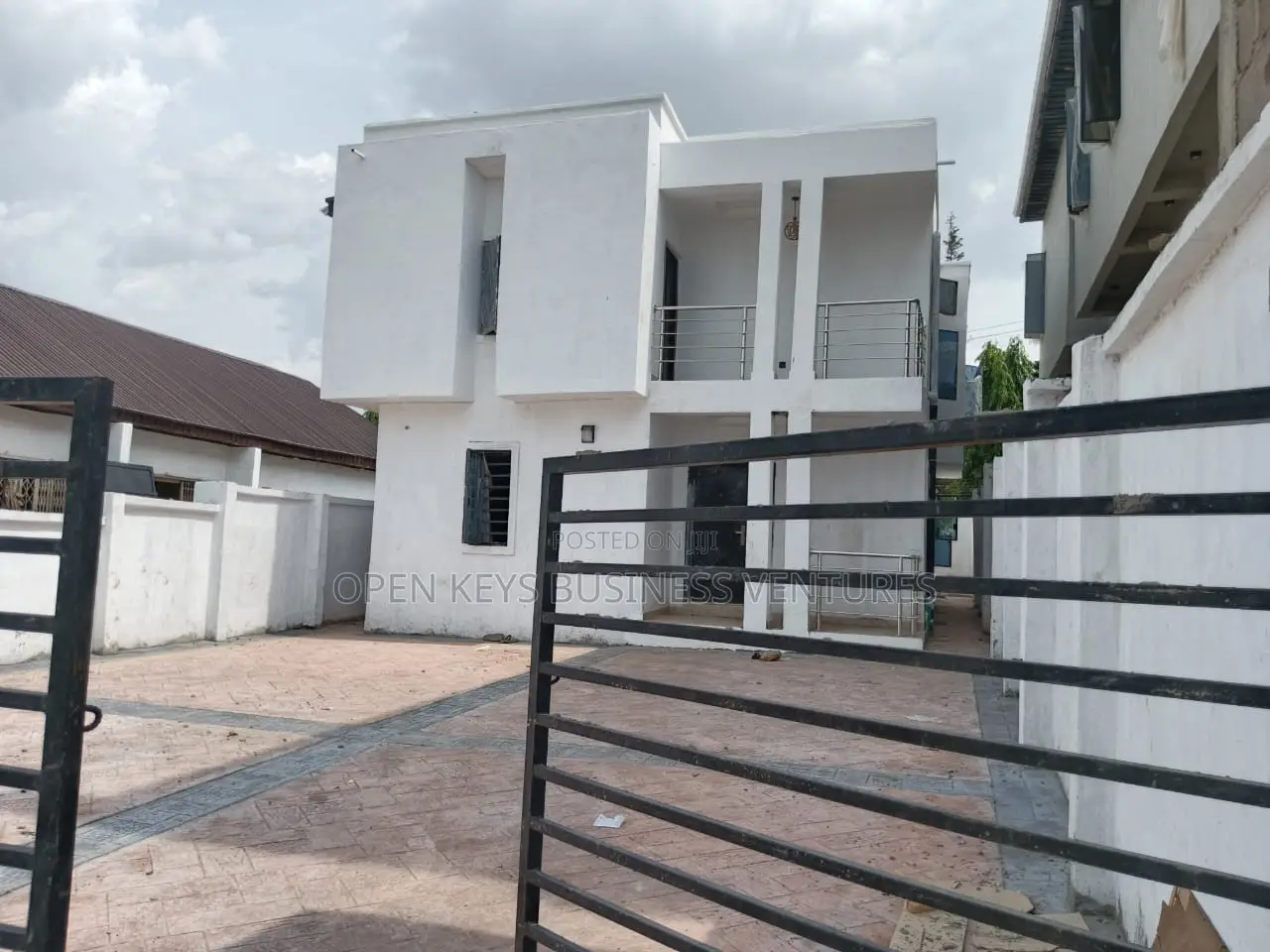 4bdrm Duplex in Adeyi, Old Bodija for sale
