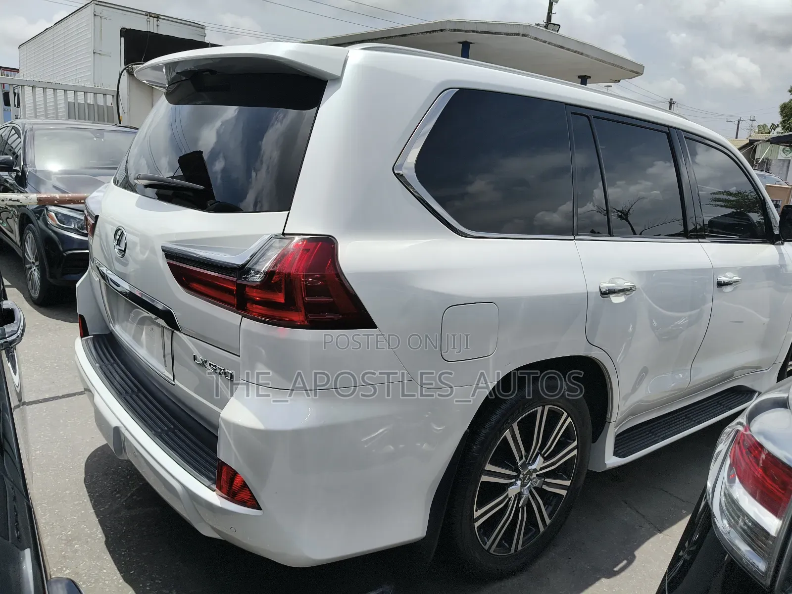 Lexus LX 570 (5 seats) AWD 2018 White