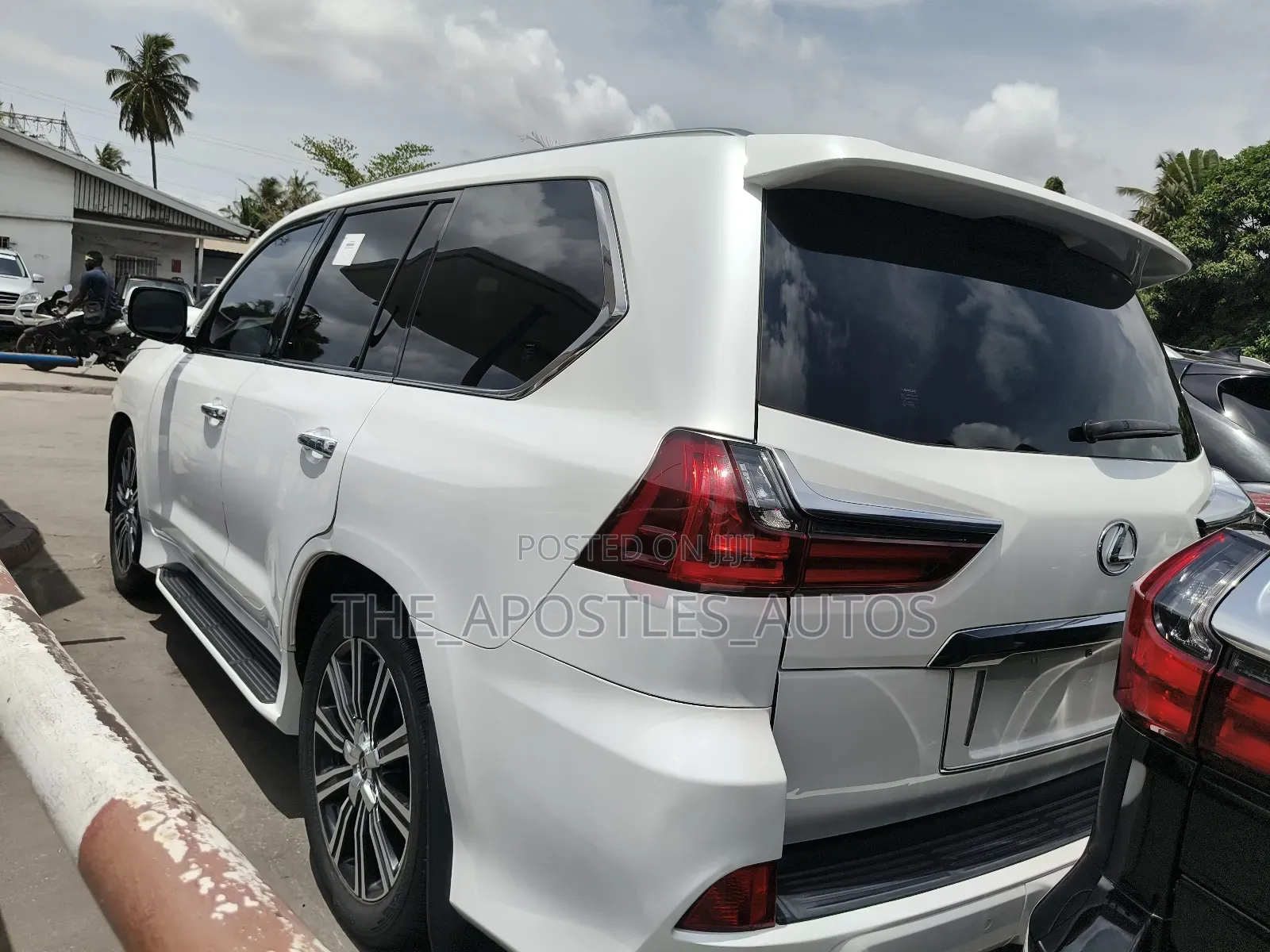 Lexus LX 570 (5 seats) AWD 2018 White