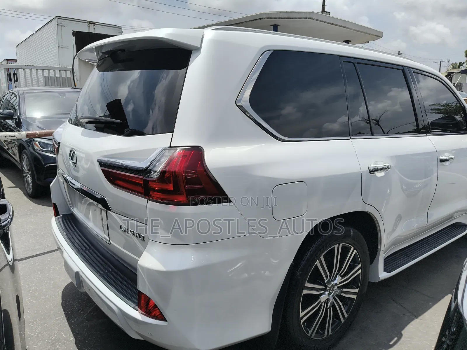 Lexus LX 570 AWD 2018 White