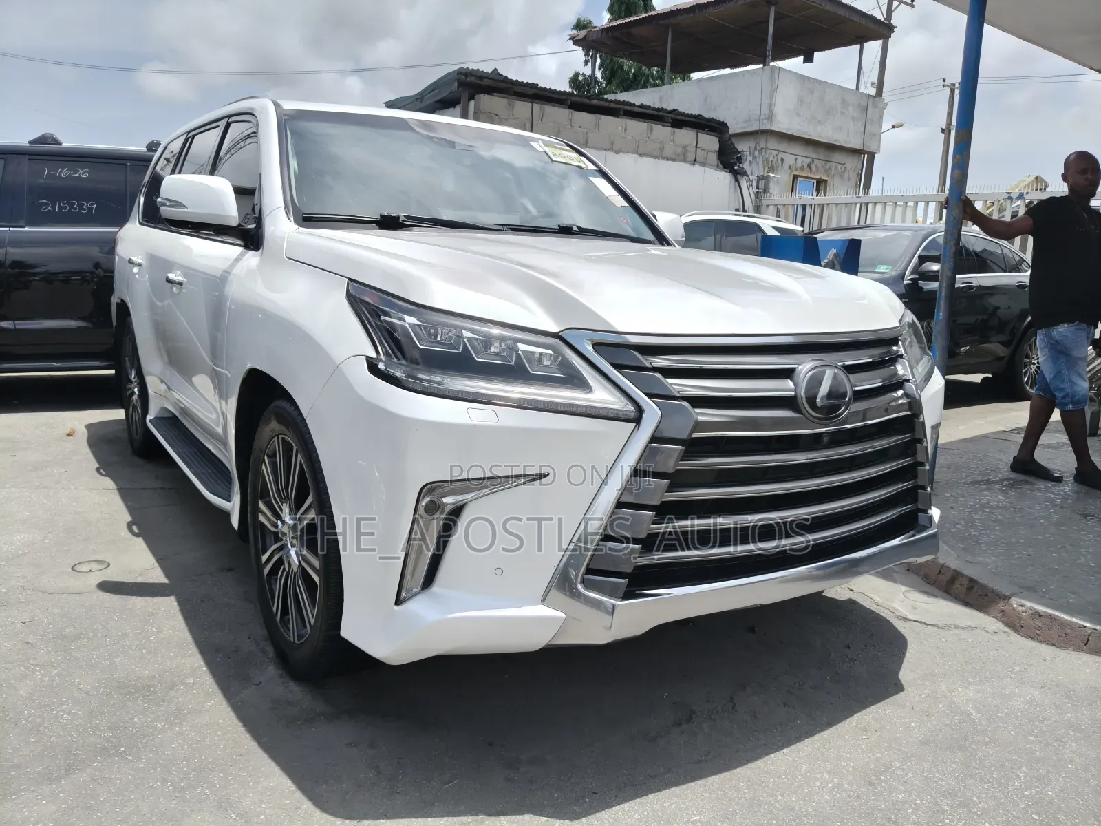 Lexus LX 570 (5 seats) AWD 2019 White
