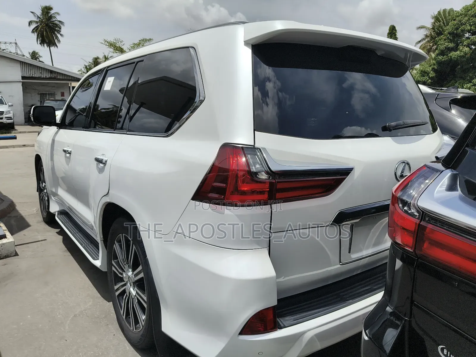 Lexus LX 570 (5 seats) AWD 2019 White