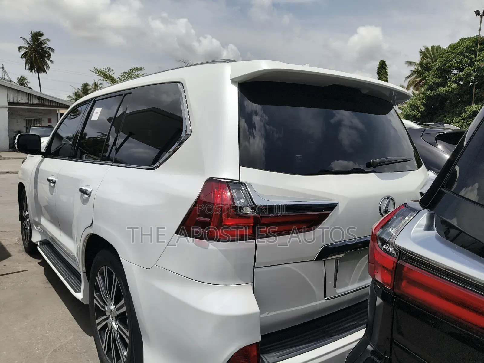 Lexus LX 570 (5 seats) AWD 2019 White