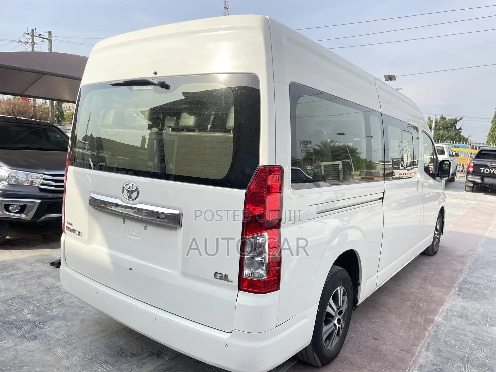 Toyota HiAce 2022 White