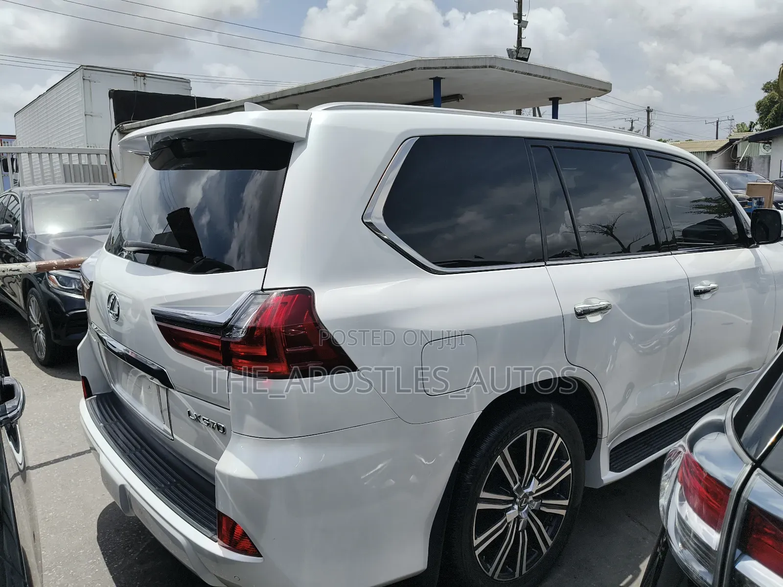 Lexus LX 570 (5 seats) AWD 2017 White