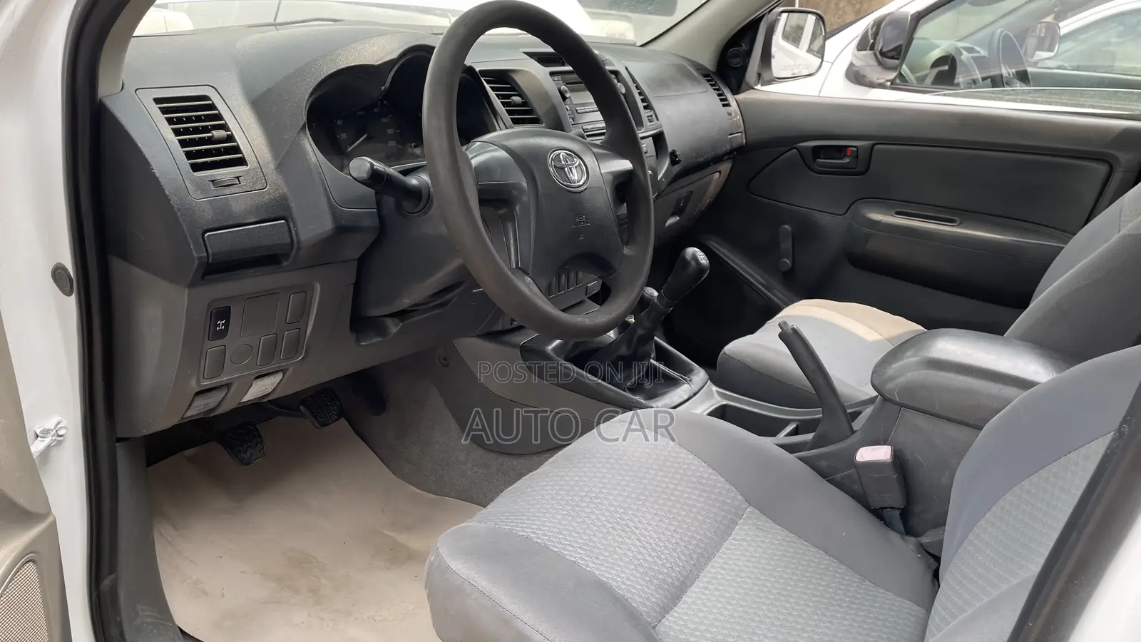 Toyota Hilux 2013 White