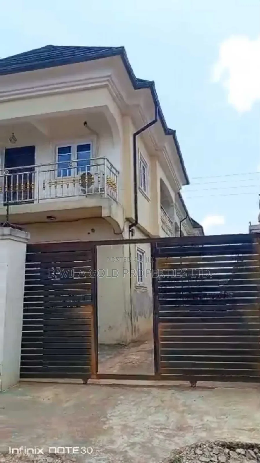 12bdrm Block of Flats in Benin City for sale