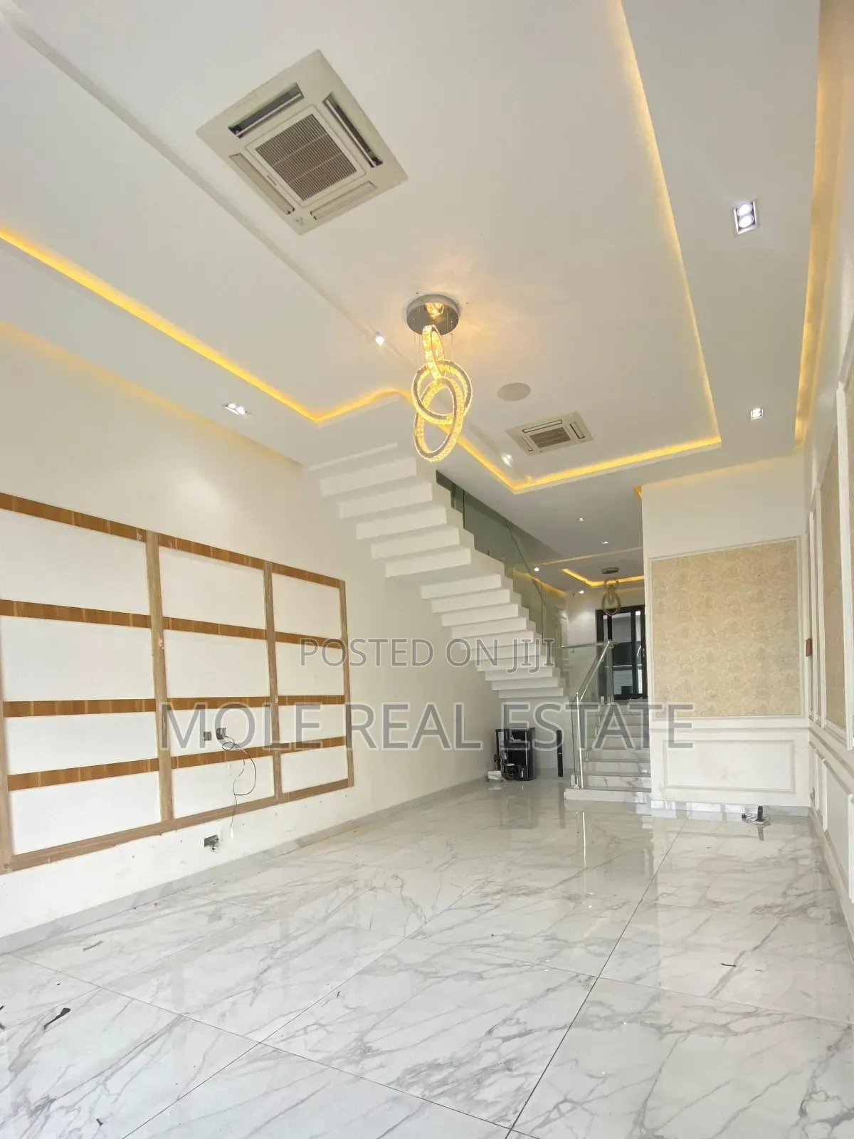 Furnished 5bdrm Duplex in Ikoyin for sale