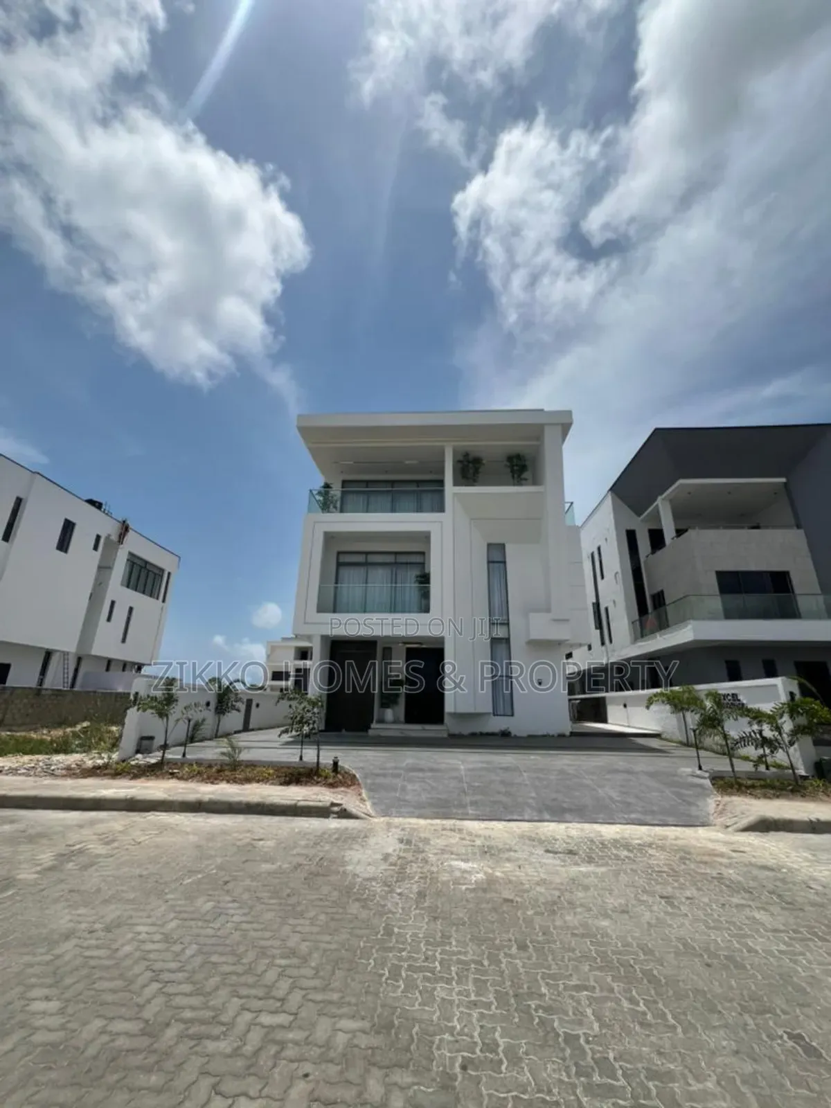 5bdrm Duplex in Lekki for sale
