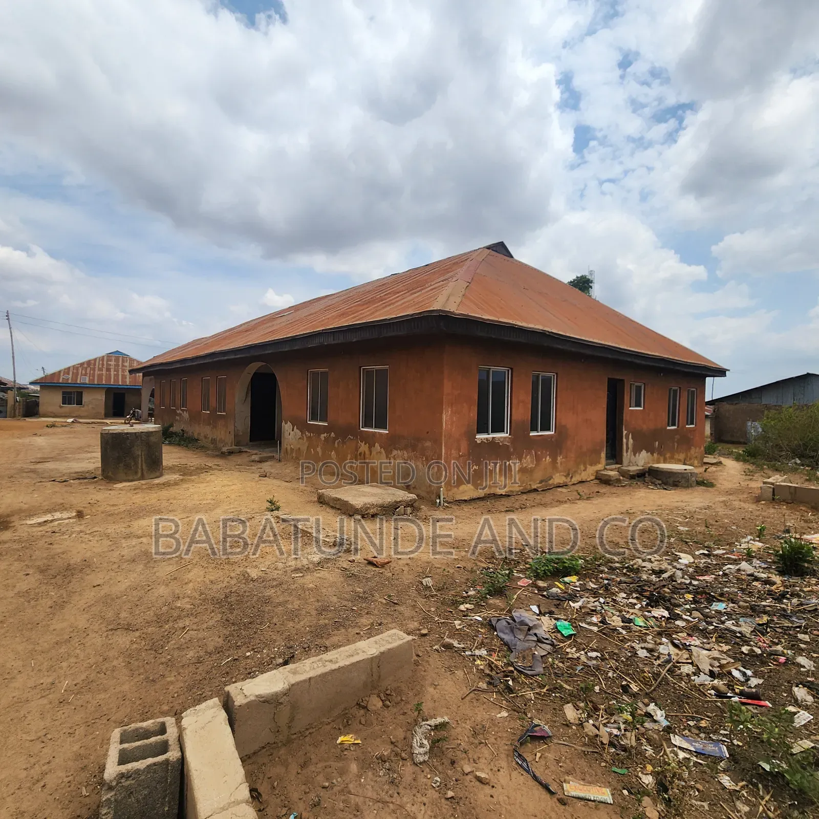 5bdrm Bungalow in Soka for sale