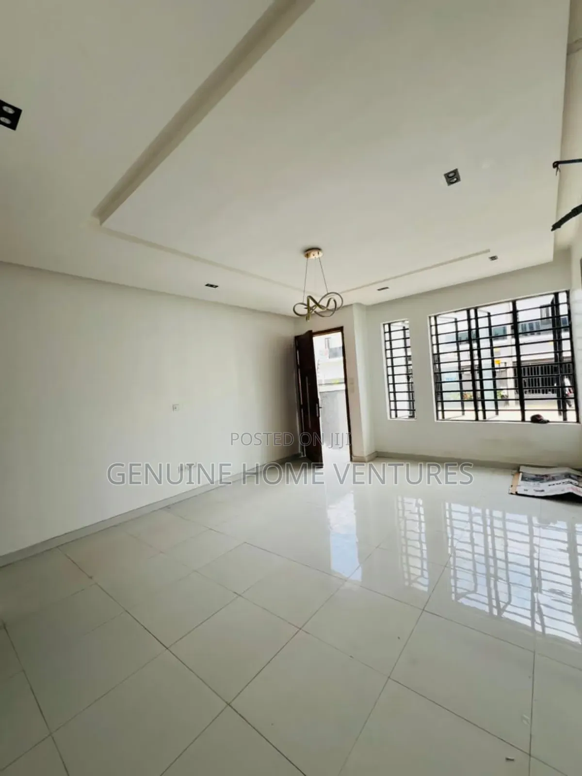 4bdrm Duplex in Ikota for sale