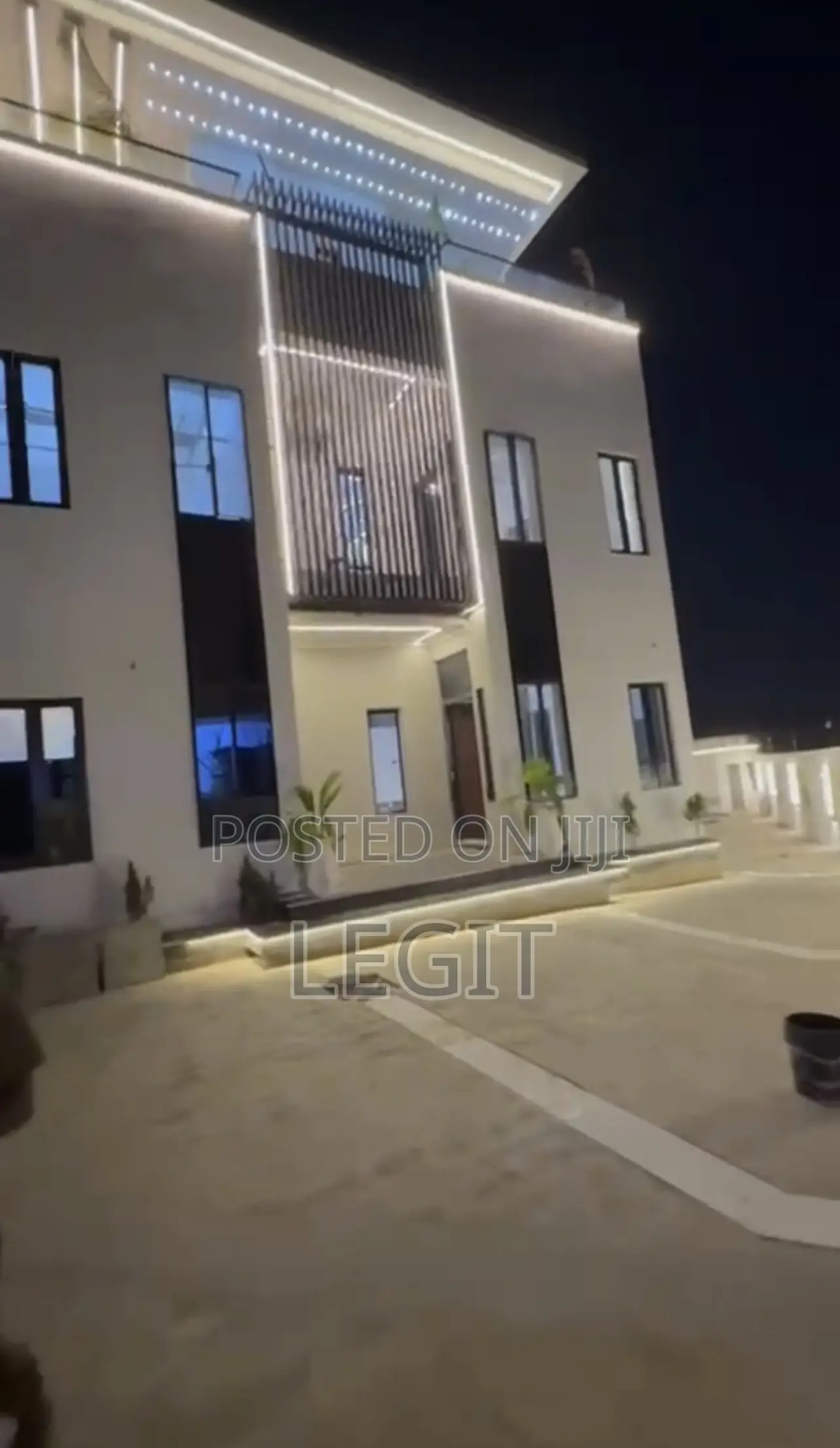 5bdrm Duplex in Guzape District for sale