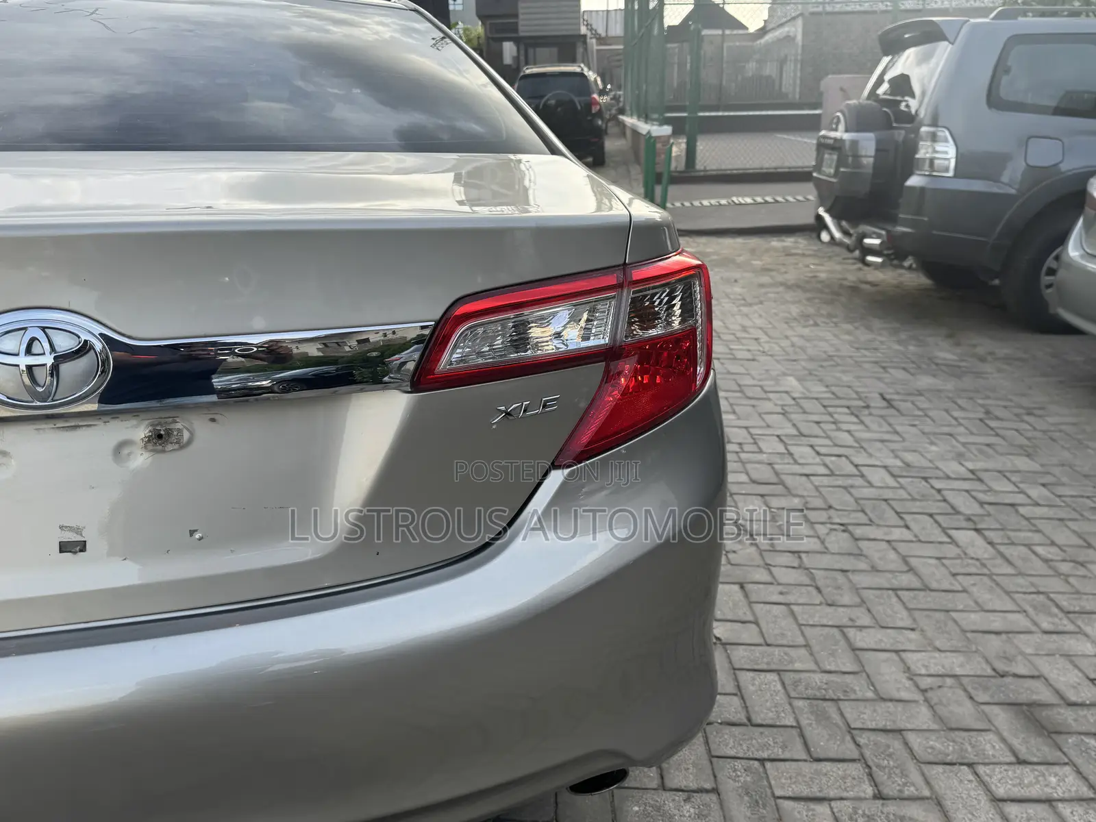Toyota Camry XLE 4dr Sedan (3.5L 6cyl 6A) 2014 Gold