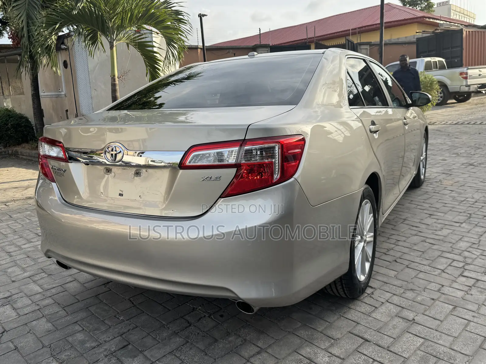 Toyota Camry XLE 4dr Sedan (3.5L 6cyl 6A) 2014 Gold
