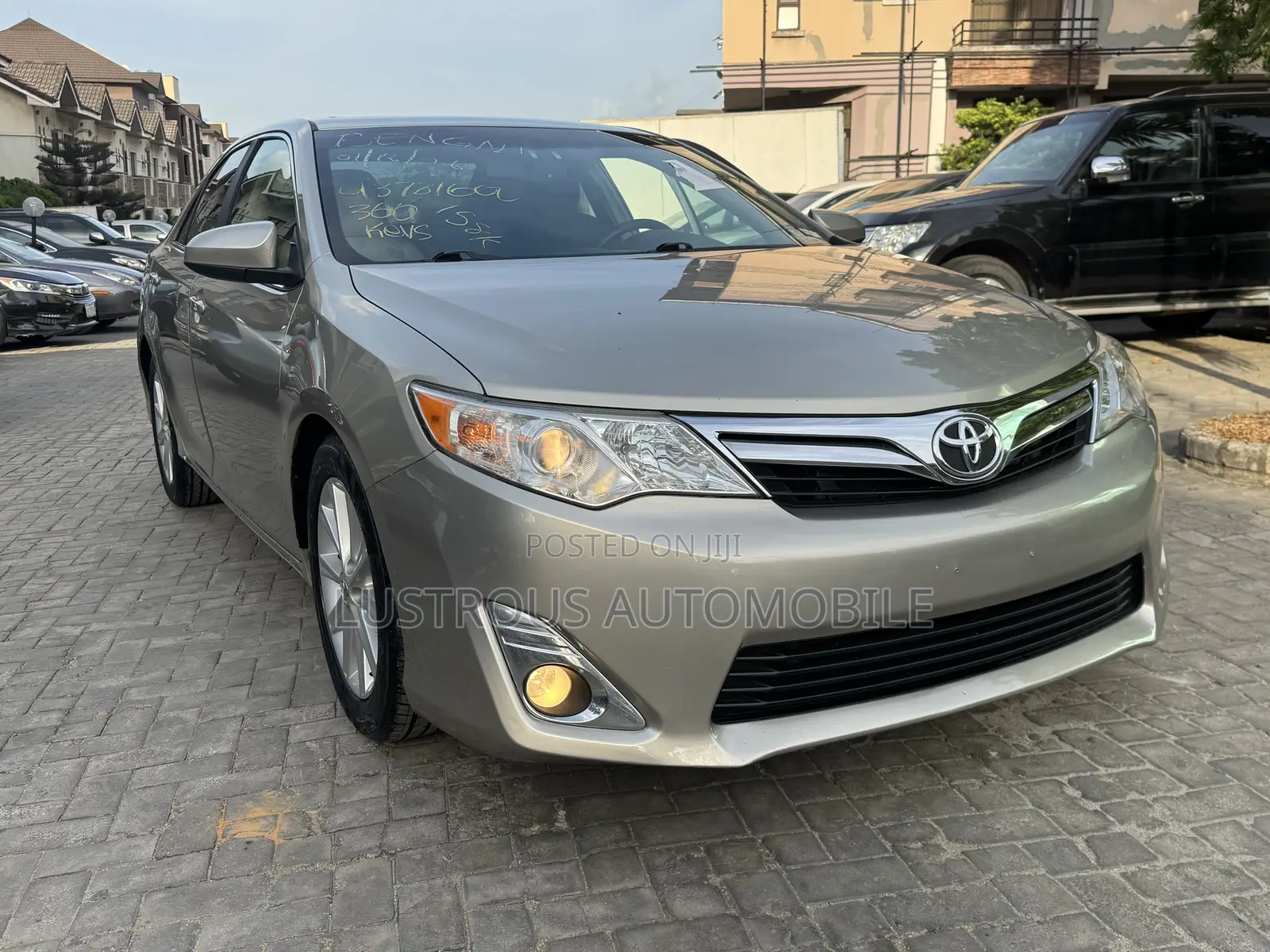 Toyota Camry XLE 4dr Sedan (3.5L 6cyl 6A) 2014 Gold