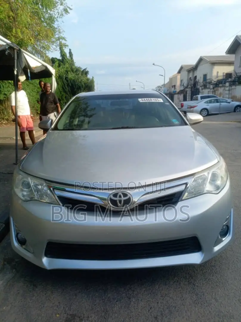 Toyota Camry SE 4dr Sedan (2.5L 4cyl 6A) 2013 Silver