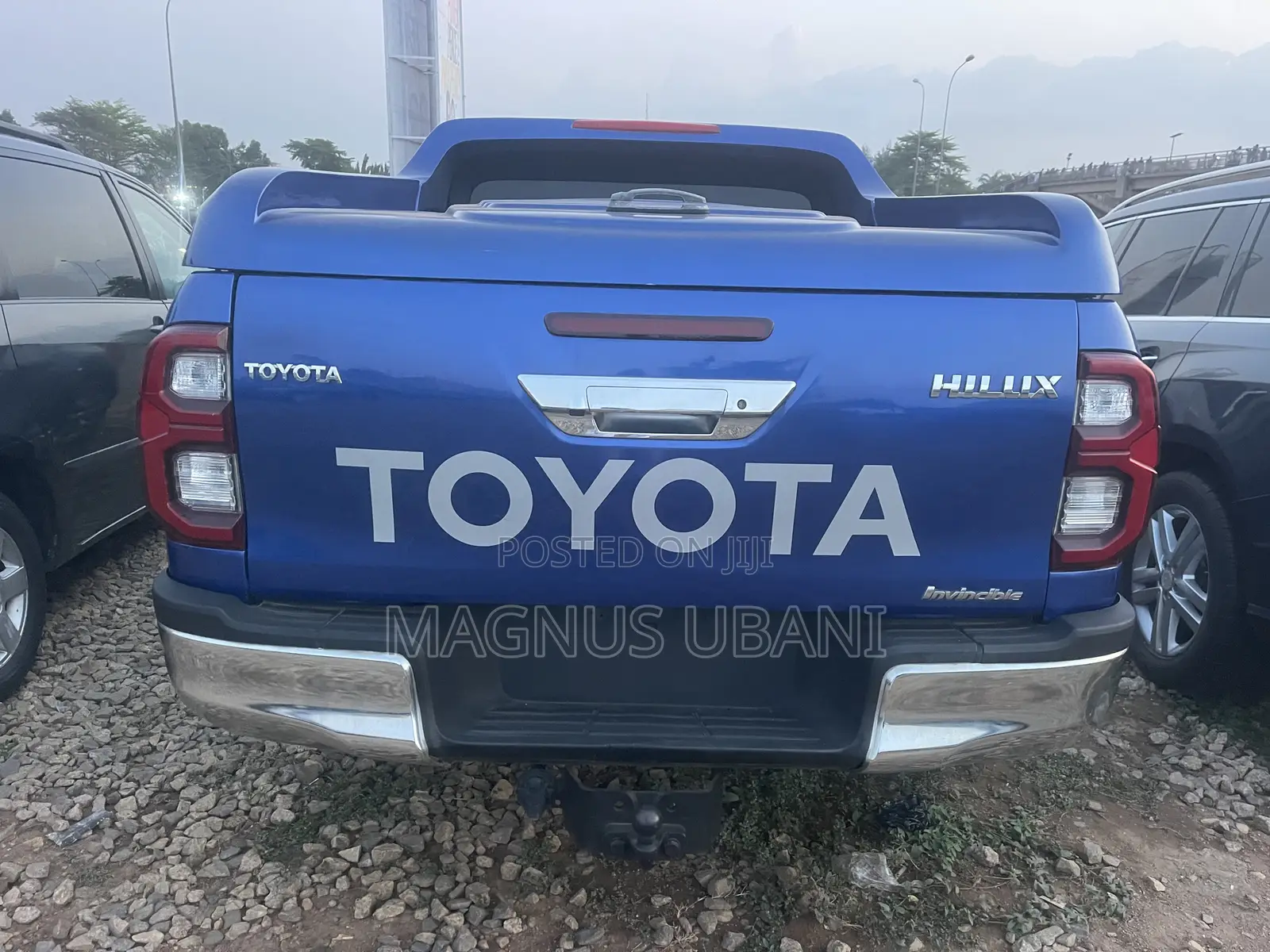 Toyota Hilux 2023 Blue