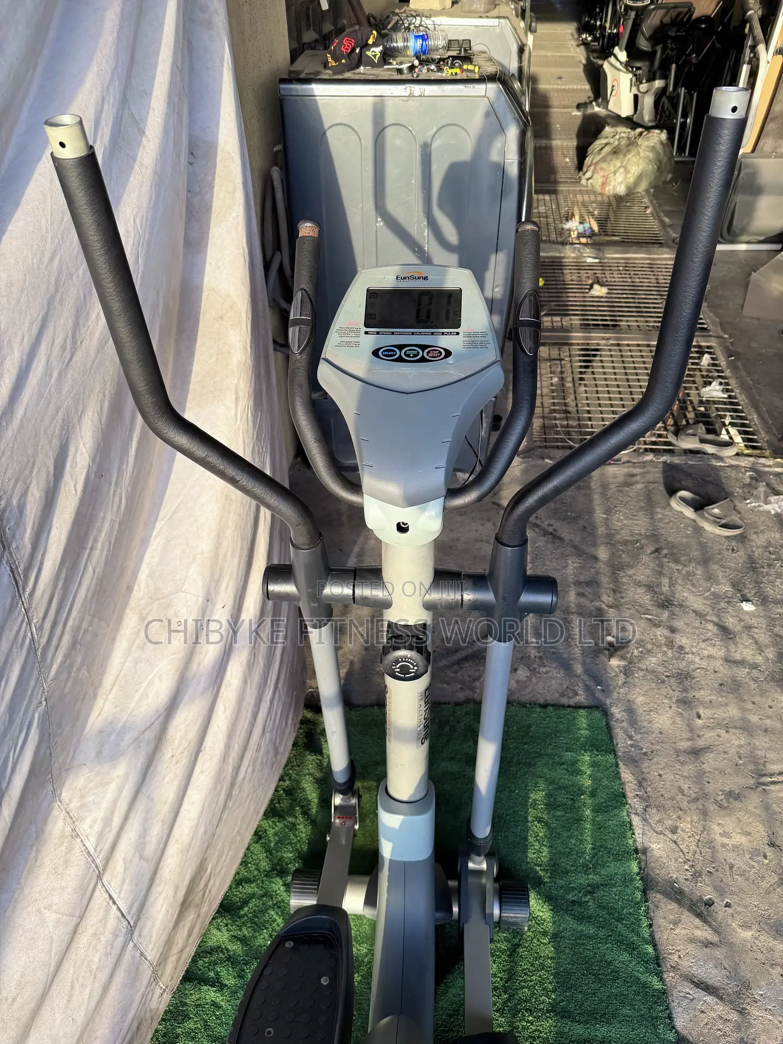 Eliptical Trainer With Seat