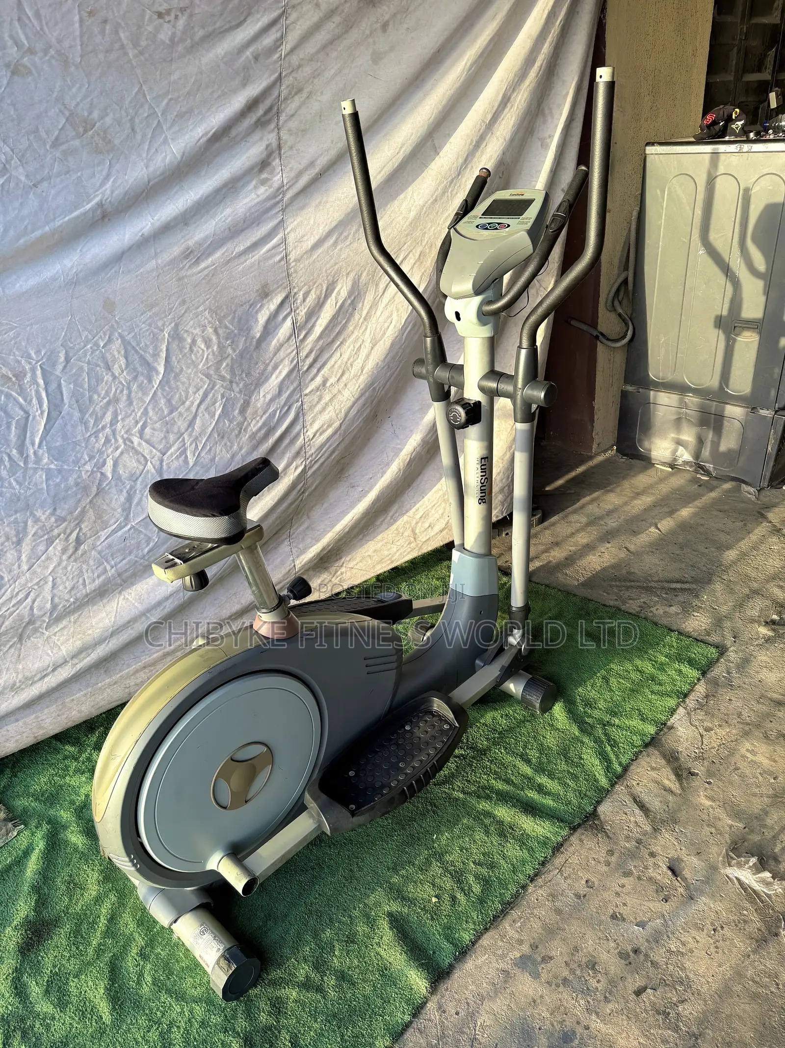 Eliptical Trainer With Seat