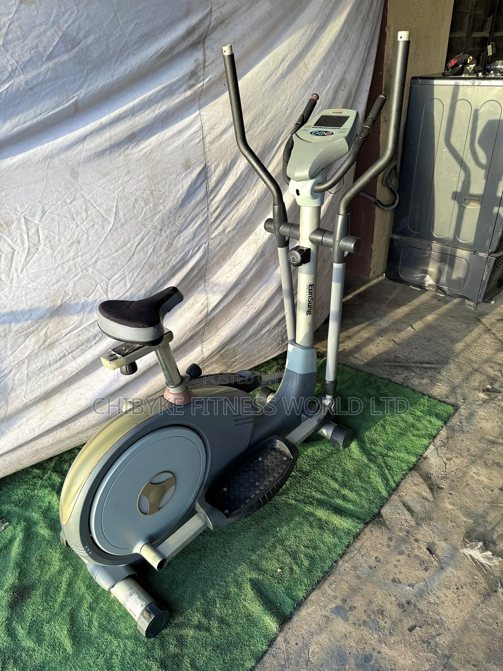 Eliptical Trainer With Seat
