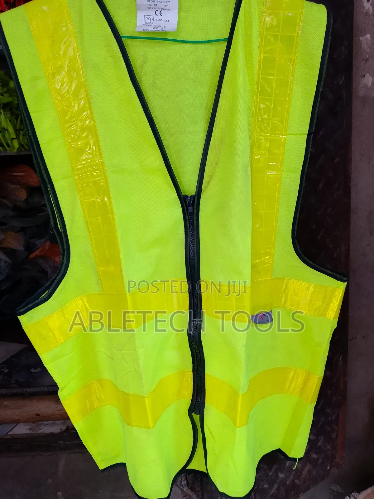 Safety Reflector With Zip