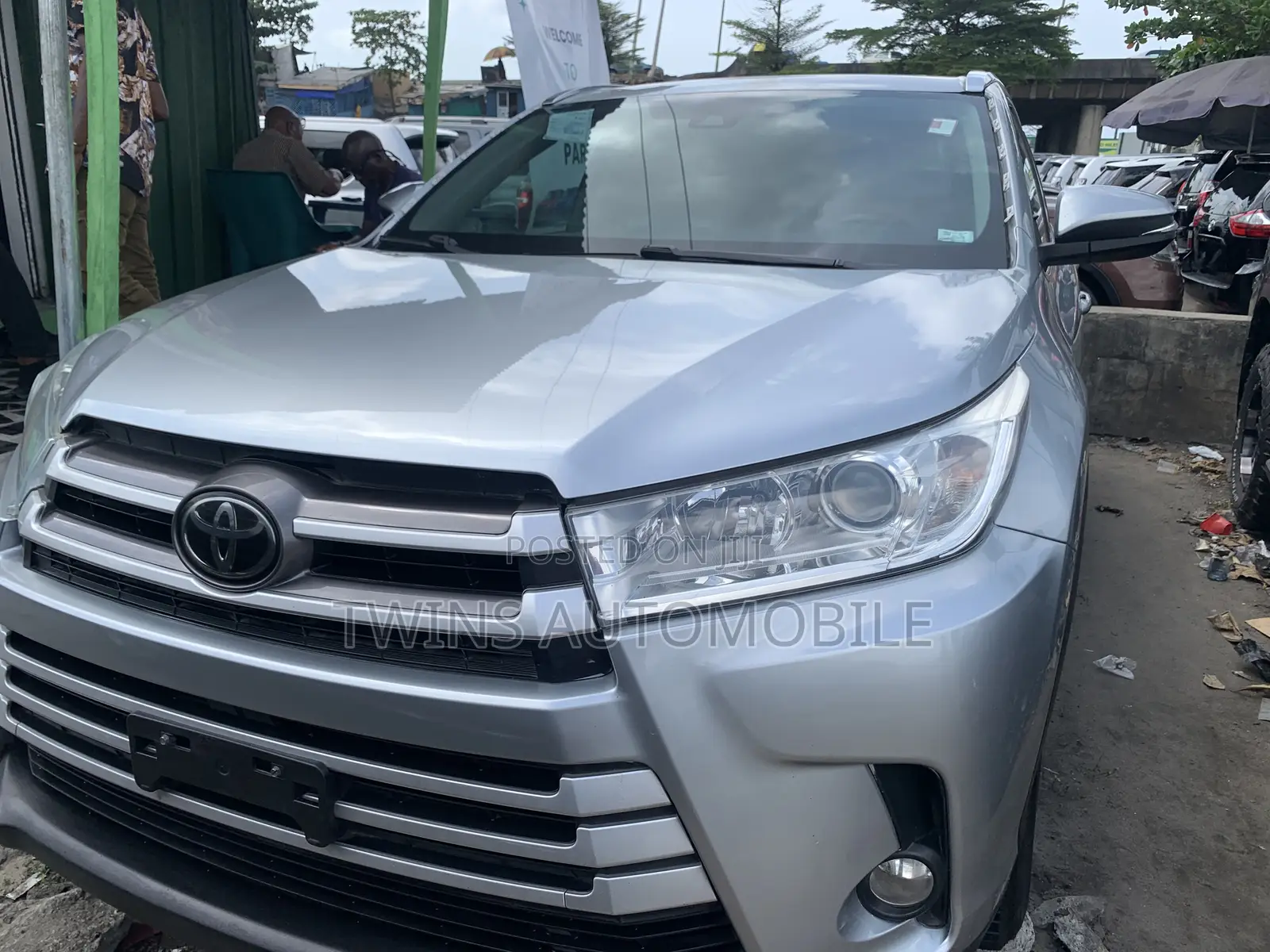 Toyota Highlander XLE 4x4 V6 (3.5L 6cyl 8A) 2017 Silver