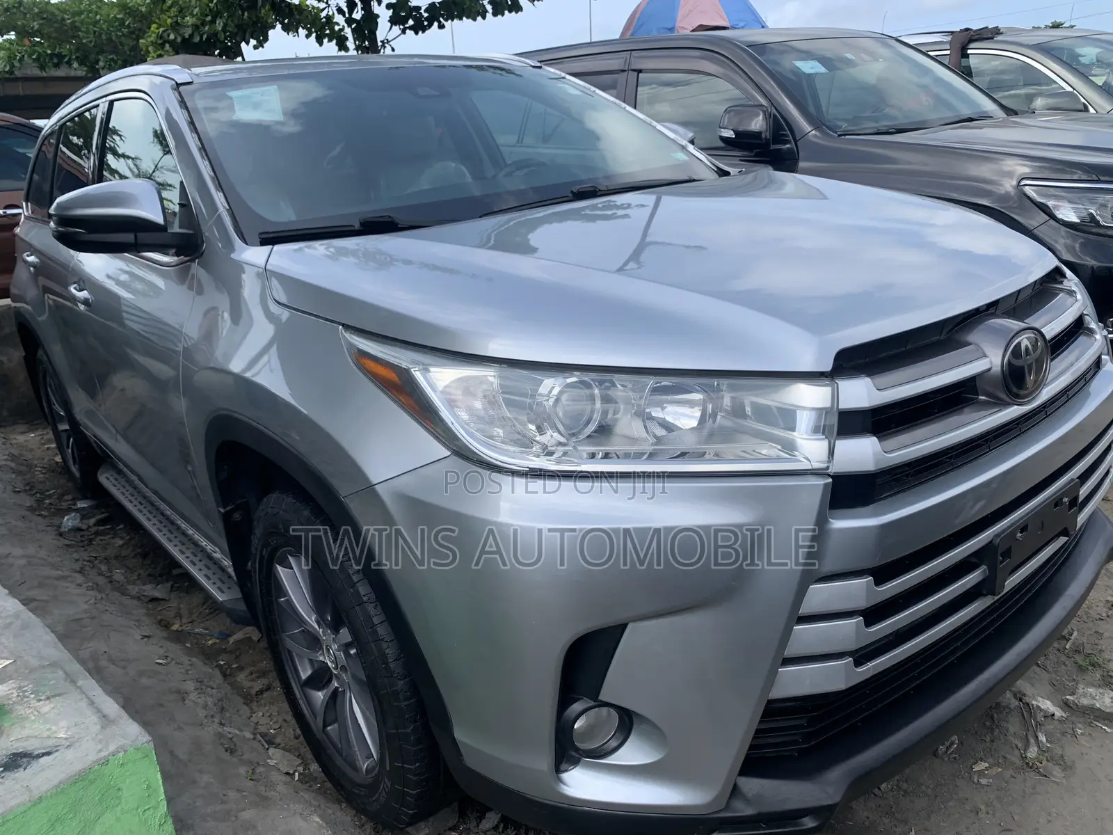 Toyota Highlander XLE 4x4 V6 (3.5L 6cyl 8A) 2017 Silver