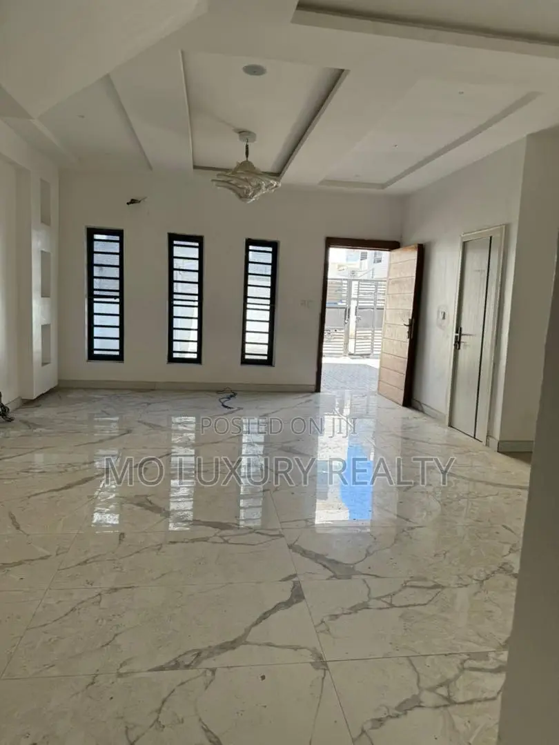 4bdrm Duplex in Lekki Phase 1 for sale
