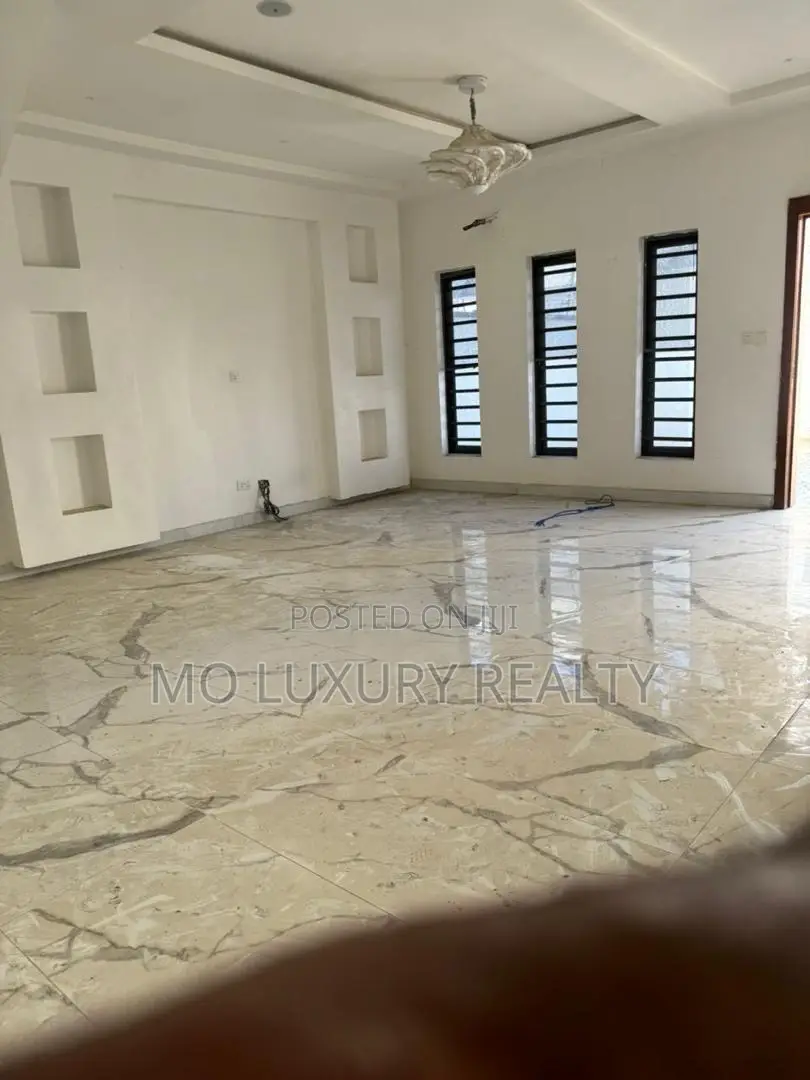 4bdrm Duplex in Lekki Phase 1 for sale