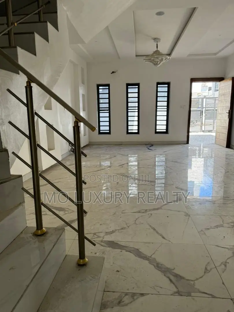 4bdrm Duplex in Lekki Phase 1 for sale
