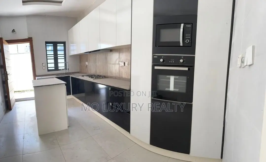 4bdrm Duplex in Lekki Phase 1 for sale