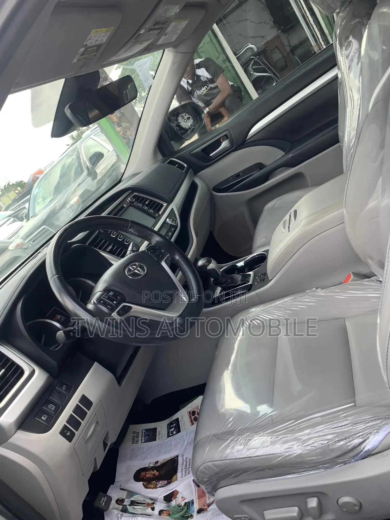 Toyota Highlander XLE 4x4 V6 (3.5L 6cyl 8A) 2017 Silver