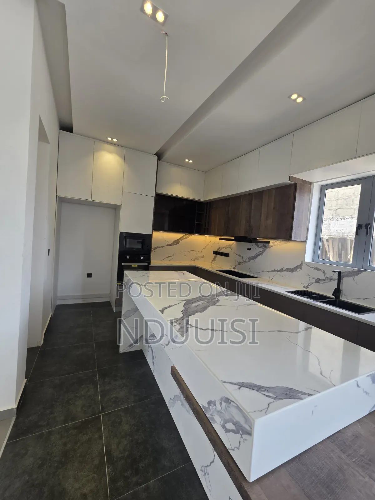 4bdrm Townhouse/Terrace in Lekki Phase 1 for sale