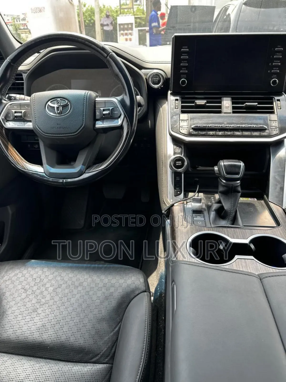 2025 Landcruiser Available for 12hours/24hours Airport Pickup