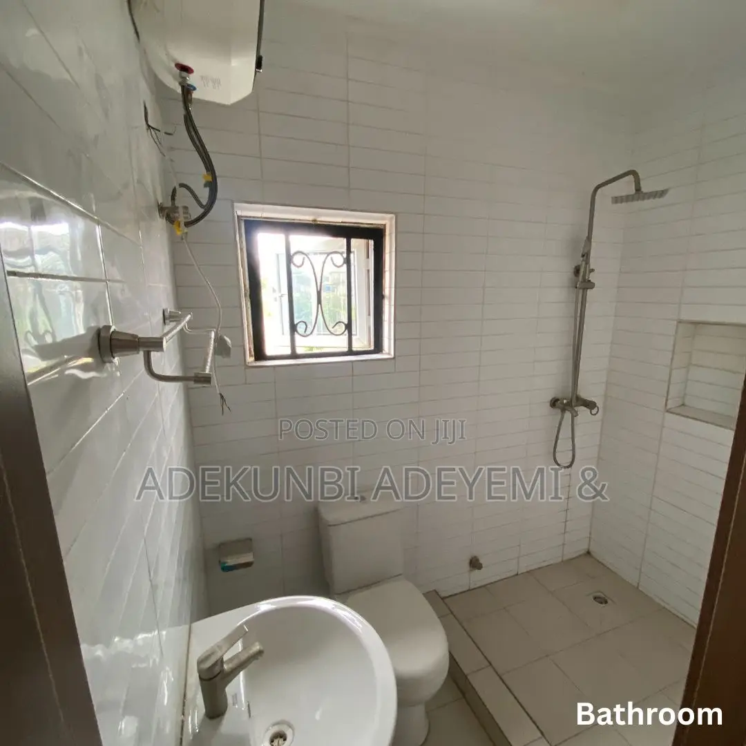 4bdrm Duplex in Life Camp for sale