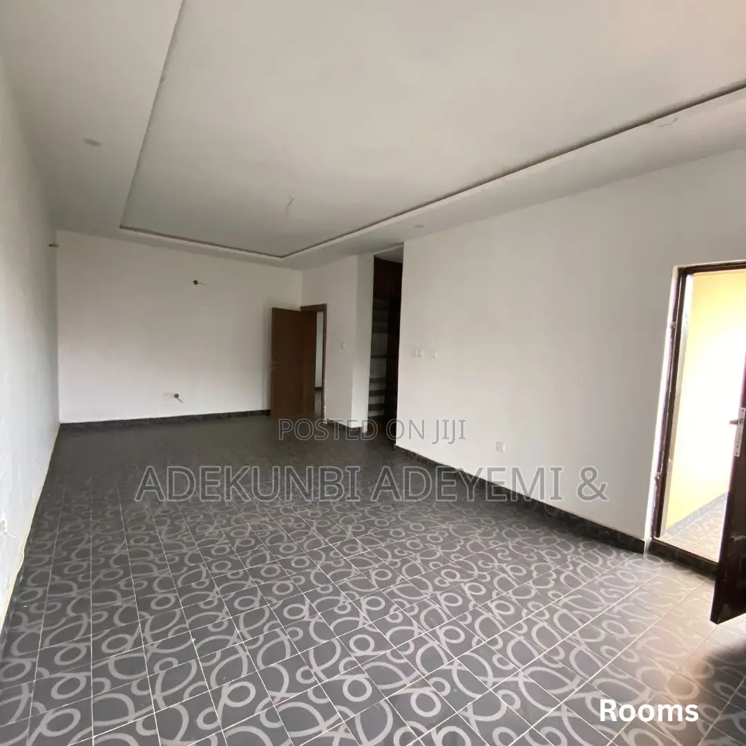 4bdrm Duplex in Life Camp for sale