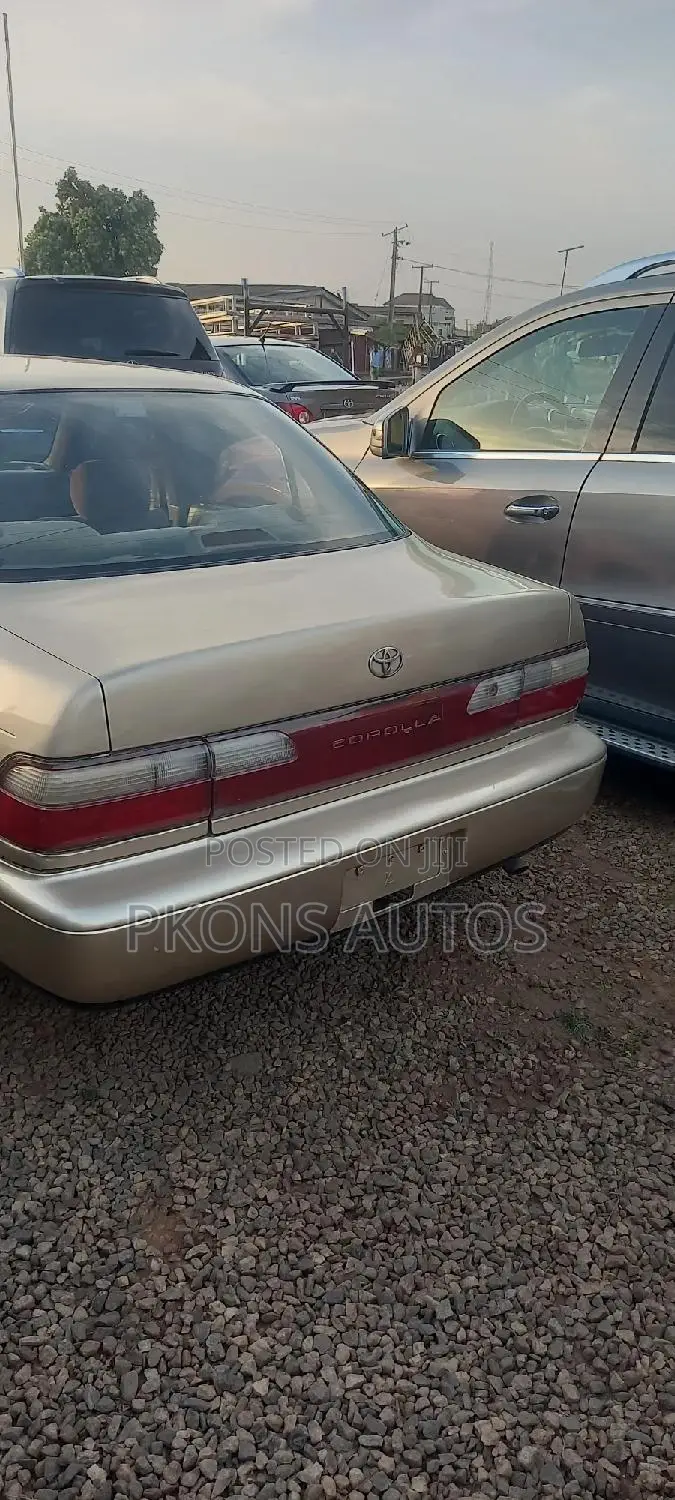 Toyota Corolla 1998 Gold