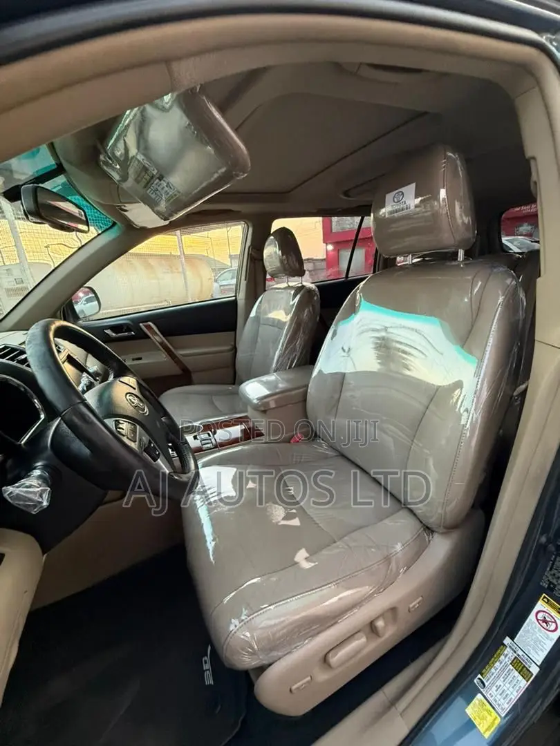 Toyota Highlander Limited 4dr SUV AWD (3.5L 6cyl 6A) 2014 Gray