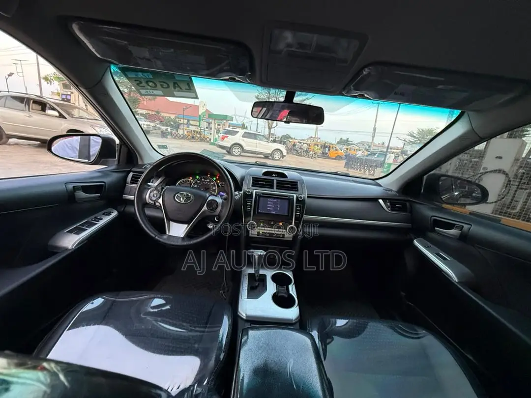 Toyota Camry SE 4dr Sedan (2.5L 4cyl 6A) 2013 Gray