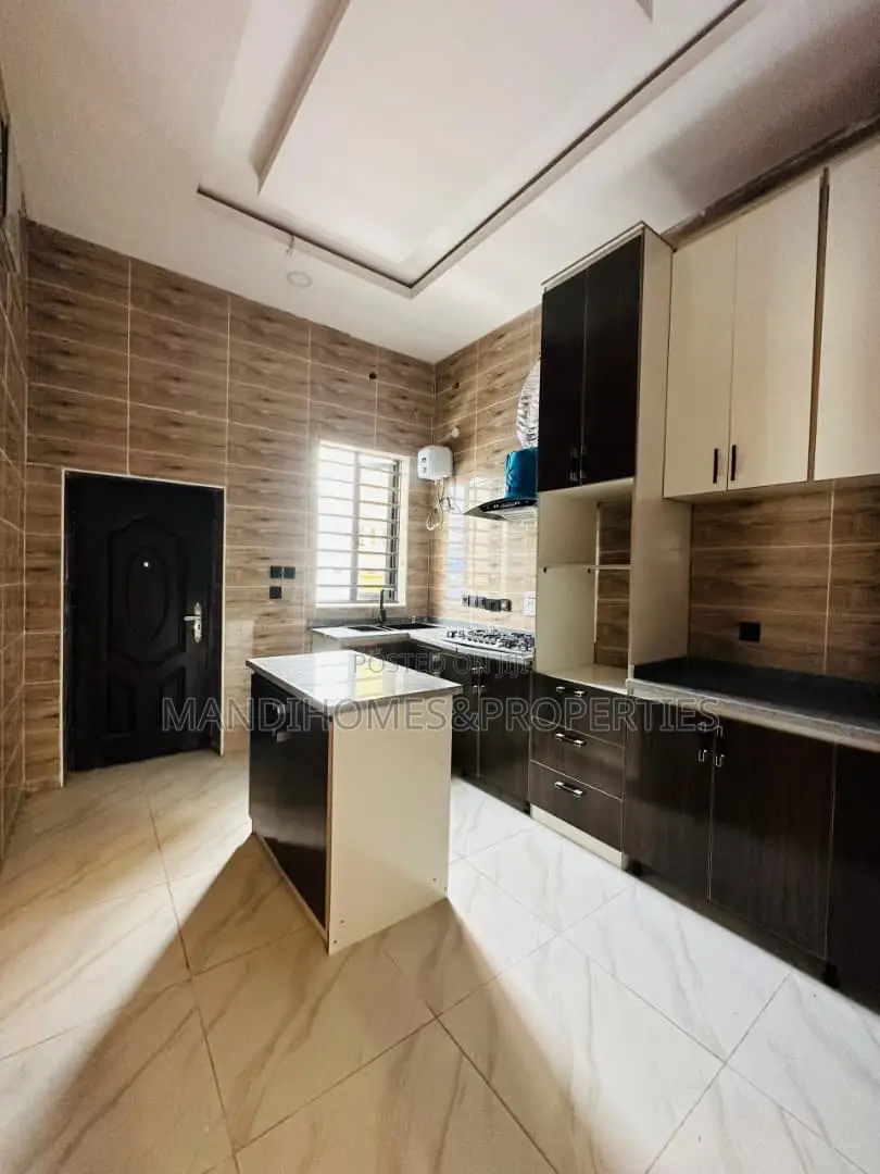 5bdrm Duplex in Ajah for sale
