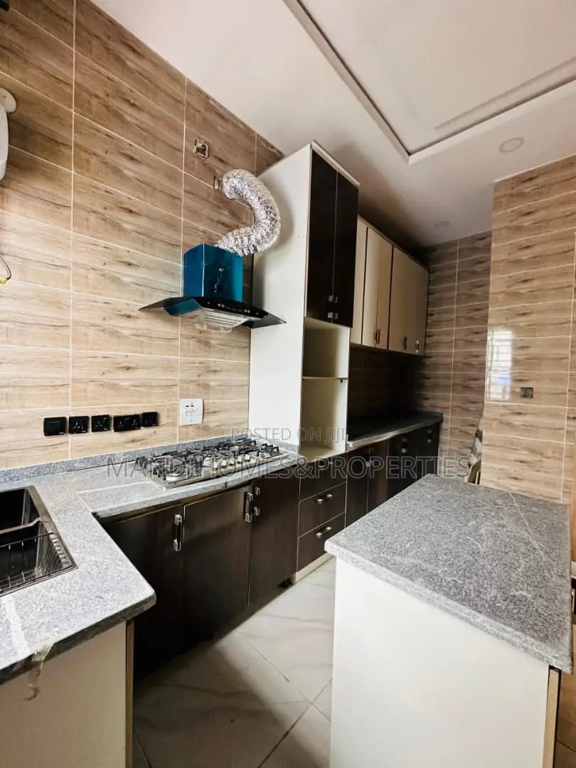 5bdrm Duplex in Ajah for sale