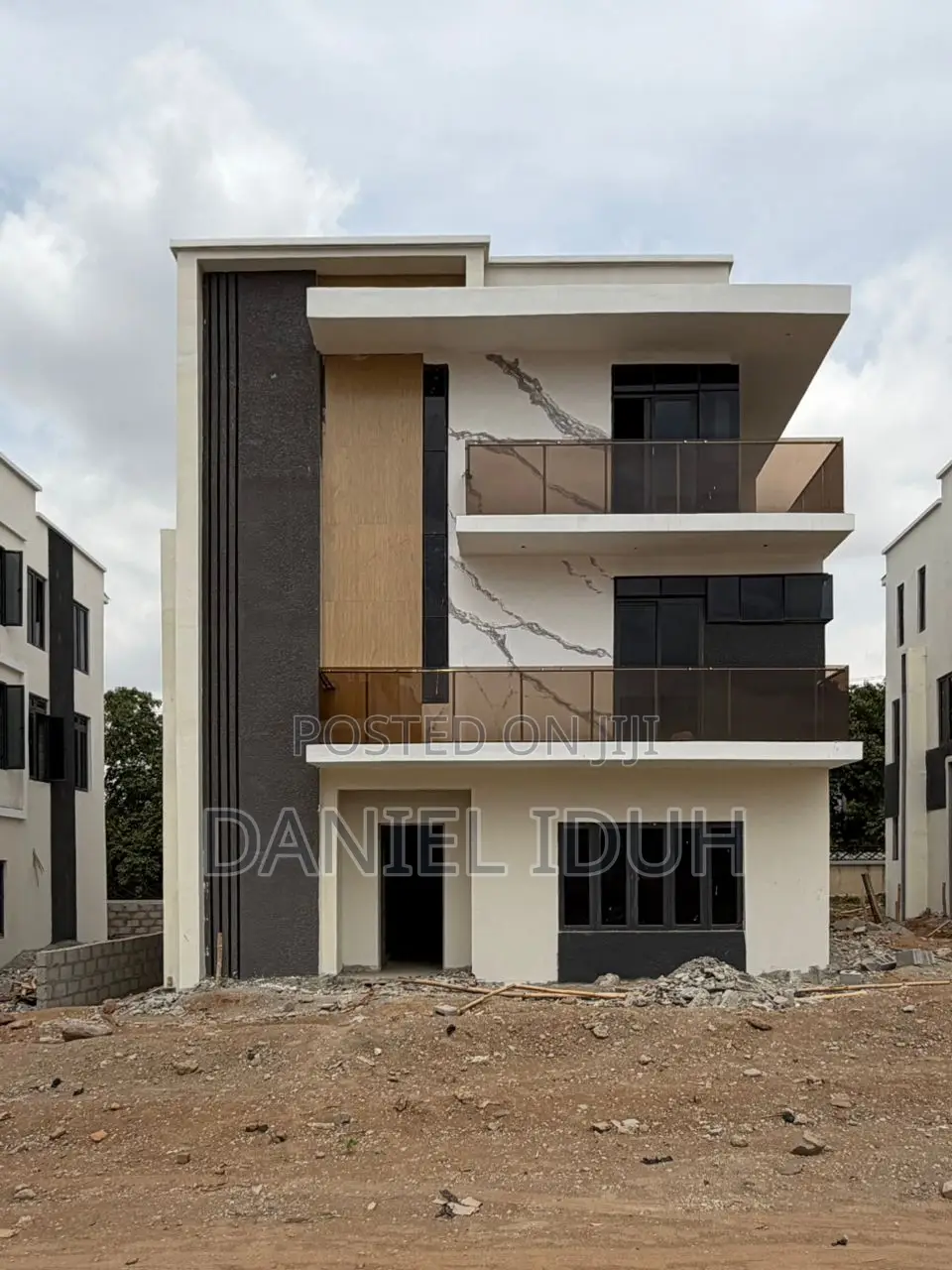 6bdrm Duplex in Guzape District for sale