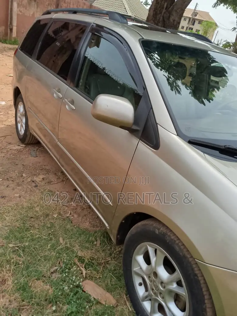 Toyota Sienna for Hire