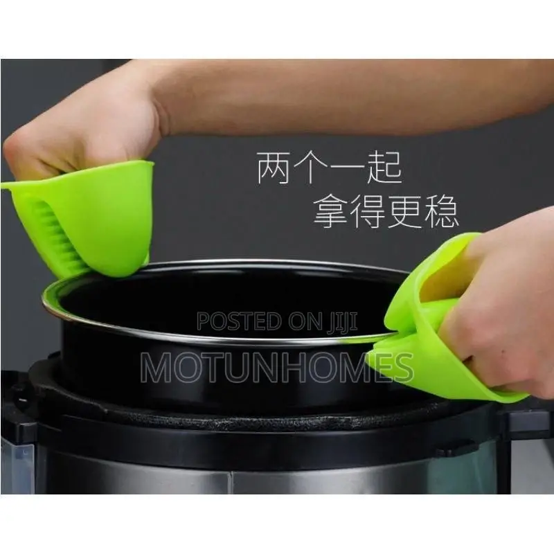 Silicone Pot Holders or Oven Mitts