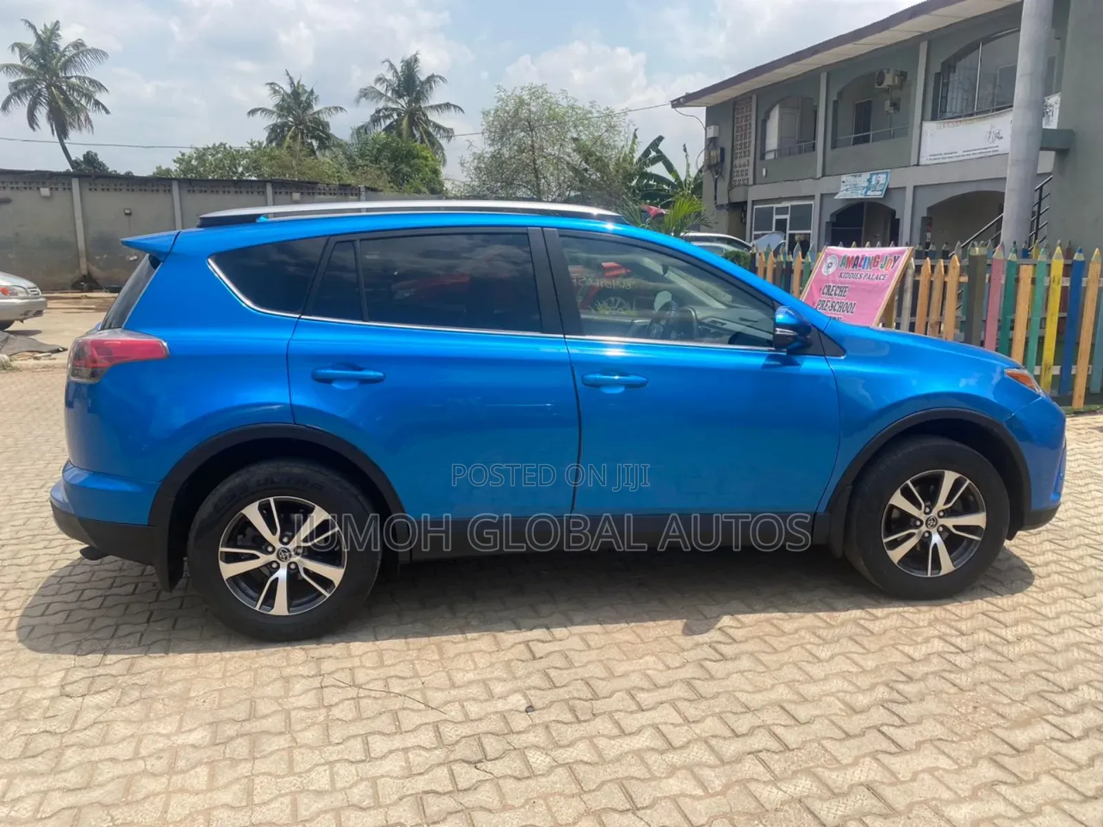 Toyota RAV4 XLE AWD (2.5L 4cyl 6A) 2017 Blue