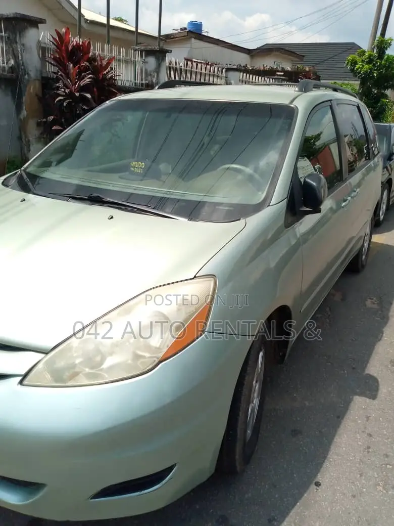 Toyota Siena for Hire