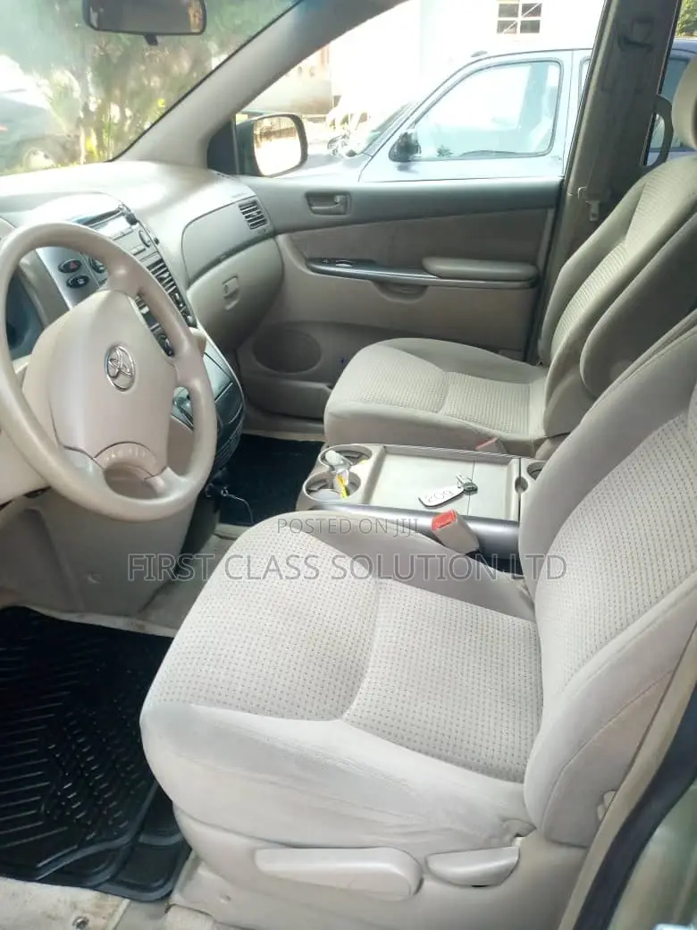 Toyota Siena for Hire