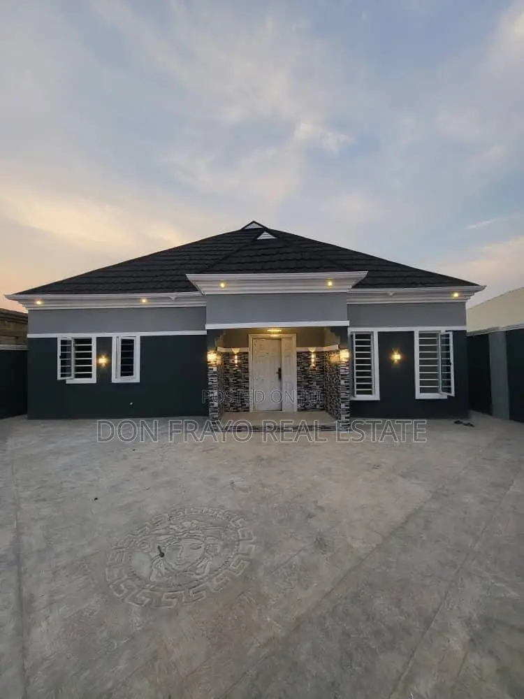 3bdrm Bungalow in Success Estate Elebu, Akala Express for sale